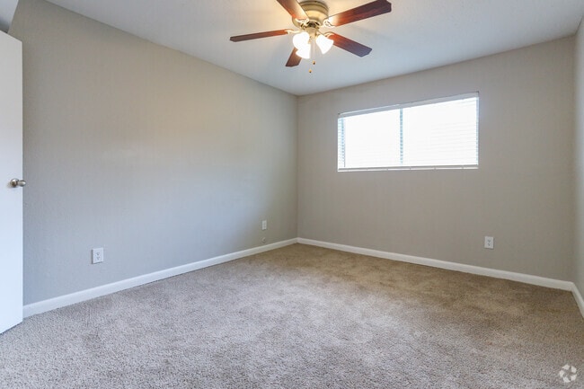 1 BR, 1 BA - 638 PIES2 - Newport at Clear Lake