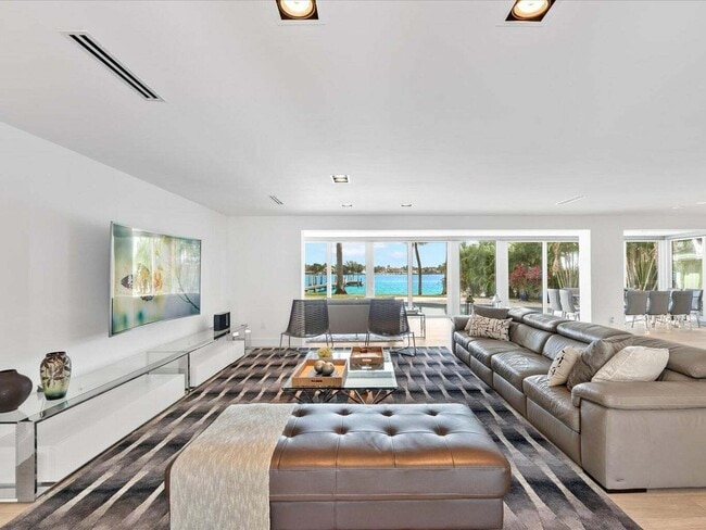 Photo - 714 S Lake Dr