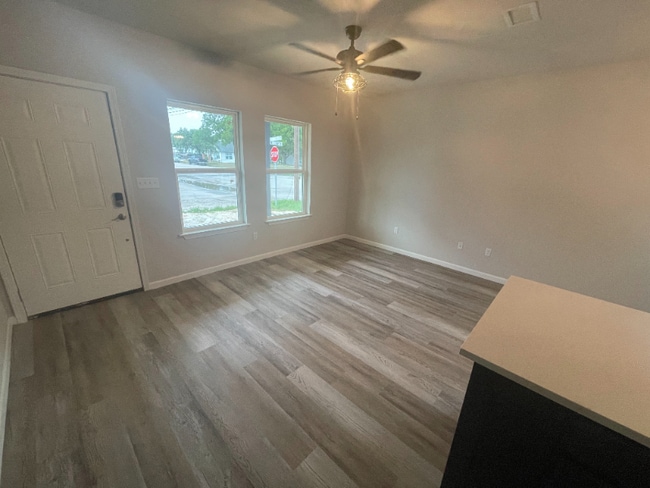 Photo - 407 E Houston St