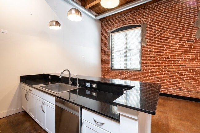 Photo - 644 Wells St SW