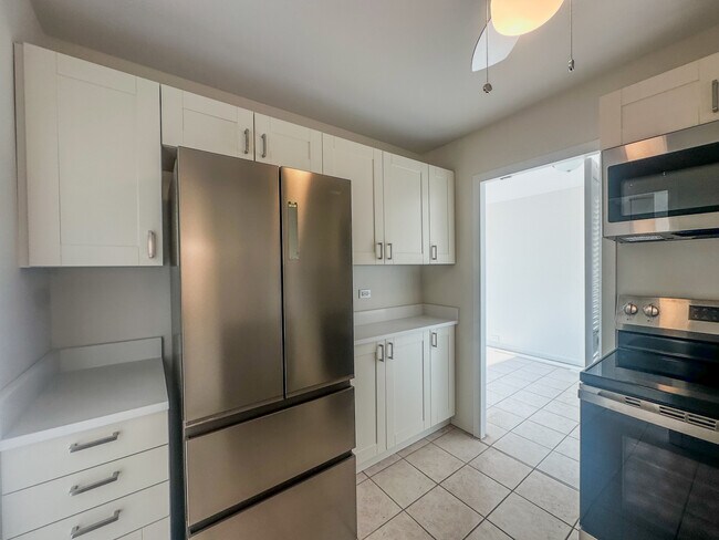 Photo - 1255 N Sandburg Terrace