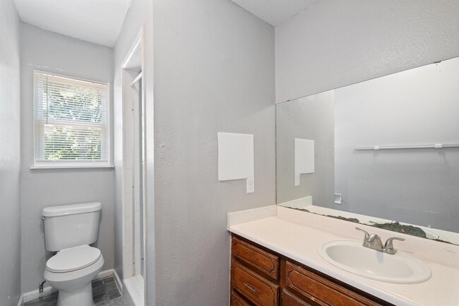 Photo - 701 E 6th St