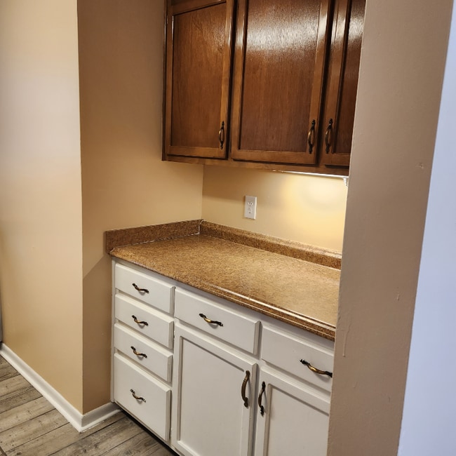 Photo - 2322 Colony Dr SW