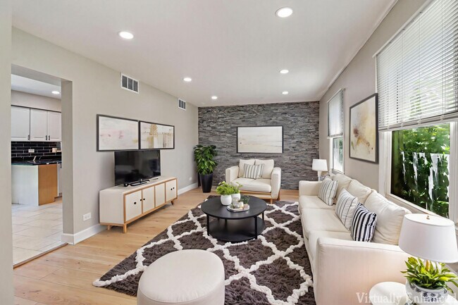Photo - 2208 Kensington Dr
