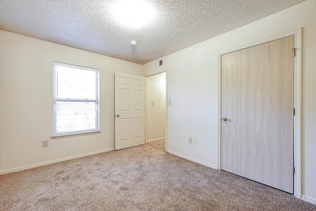 Bedroom - Village Square of Jacksonville