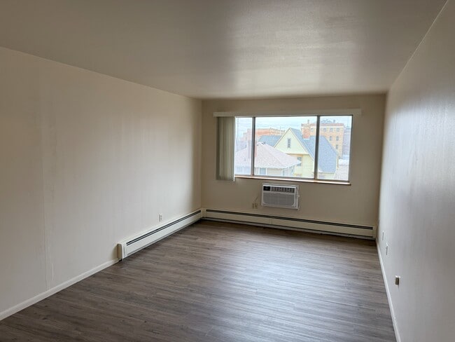 Fleur de Lis Apartments