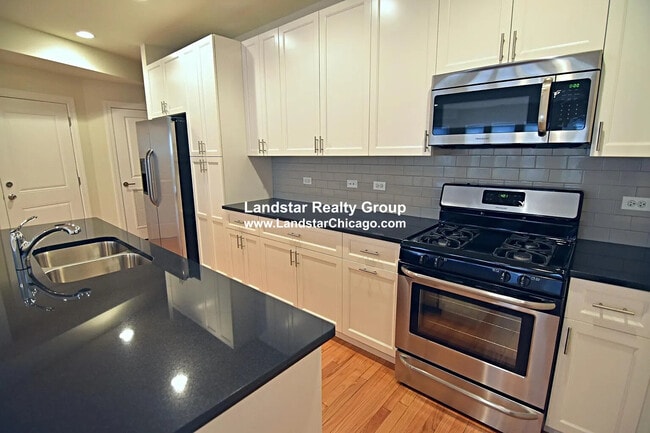 Building Photo - 6454 N Newgard Ave Unit 2 Rental