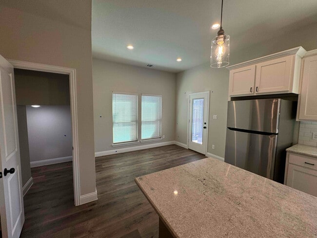 Photo - 721 N Jefferson St Unidad 1195