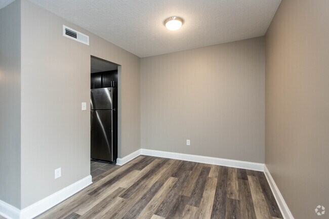 1BR, 1BA - 750 SF