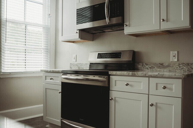 Kitchen - 529 Washington E St Unit Apt H