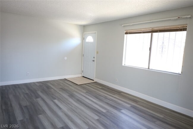 1309 E Cartier Ave