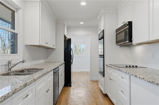 Photo - 1460 Hillcrest Dr