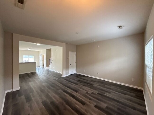 Photo - Oakstone