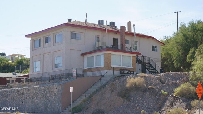 Building Photo - 419 E Schuster Ave Unit 2