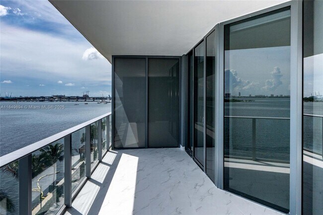 Photo - 700 NE 24th St Unit 303