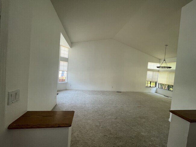 Photo - 7216 Roxanne Ln