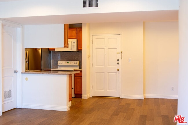 Photo - 18307 Burbank Blvd Unit 202