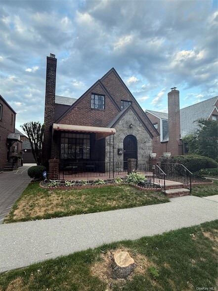 Building Photo - 63-127 Fitchett Street Unit 1FL