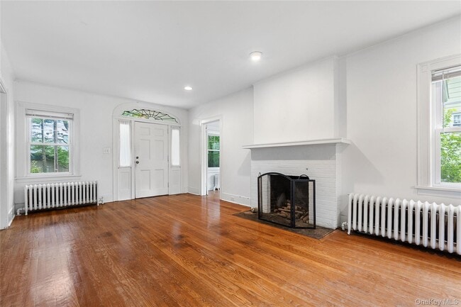 Photo - 15 Roosevelt Ave