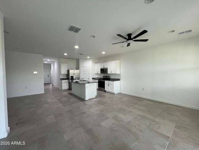 2432 W Shanley Ave