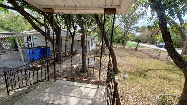 Photo - 1117 W 4th St