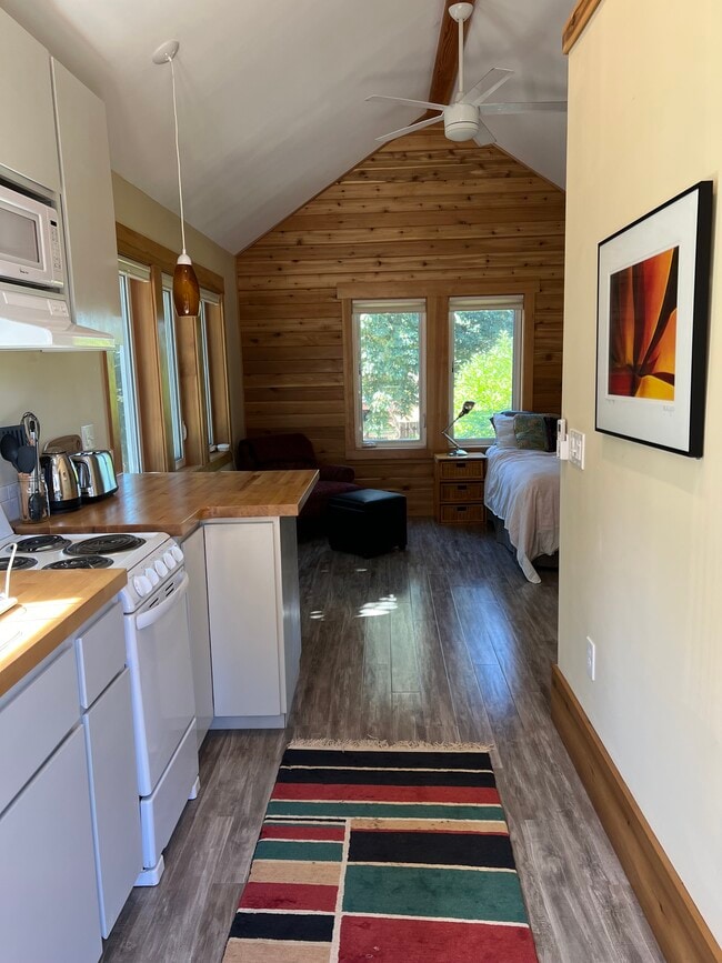 Building Photo - 5109 NE Mason St Unit Beautiful ADU for rent