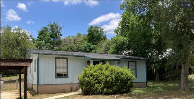 3 Bed 3 Bath House next to West Campus - 3 Bed 3 Bath House next to West Campus