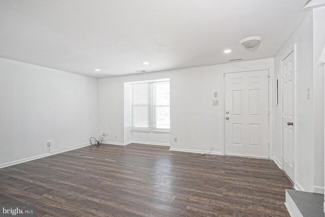 Building Photo - 69 Vanderbilt Ct