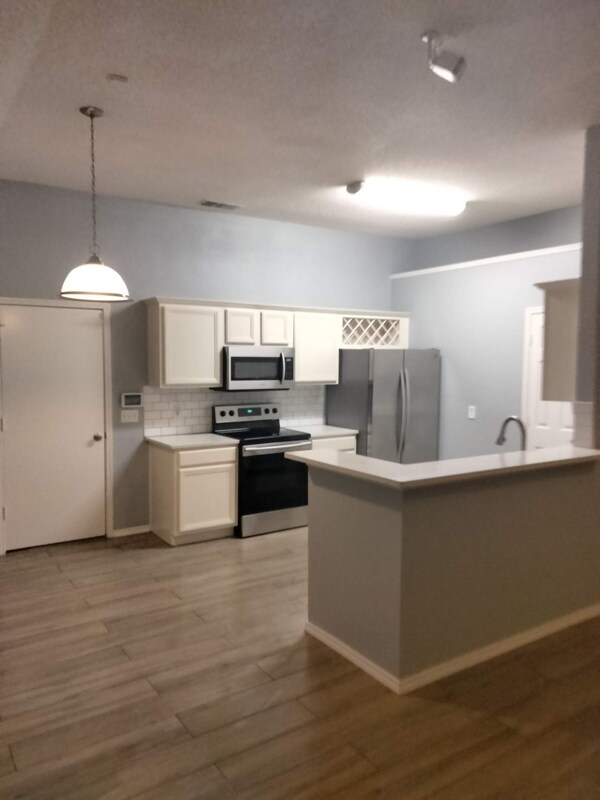 Photo - 565 Primrose Ln