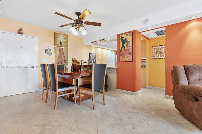 Photo - 5555 Collins Ave Unit 10K