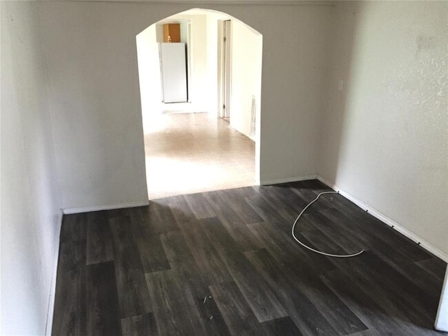 Photo - 641 W 6th St