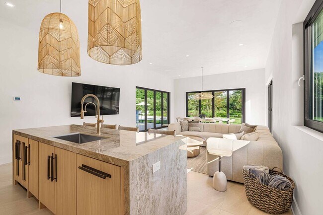 Photo - 127 Greenleaf Ln