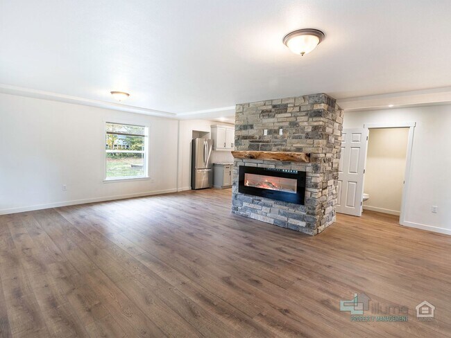 Photo - Beautifully Renovated 3-Bedroom Home with ...