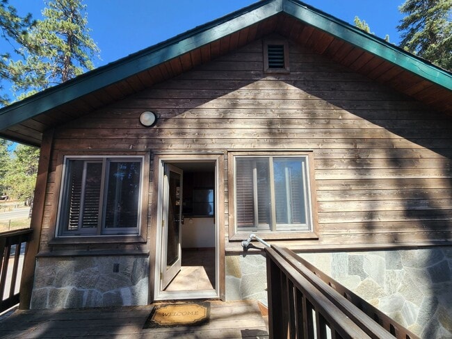 Building Photo - 252 - Yaho Duplex Unit Yaho A - Above Garage Rental