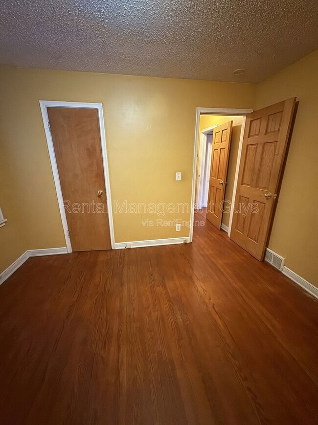 Photo - 1905 N 44th Ave