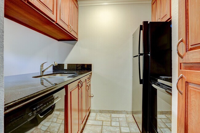 Photo - 611 Hawthorne St Unit 6