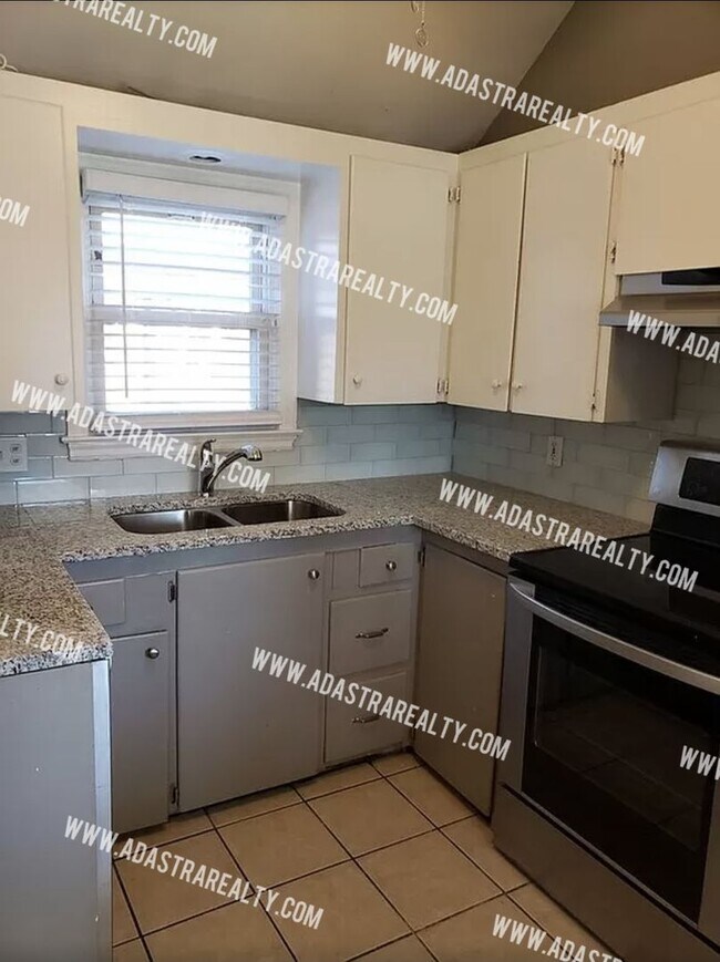 Photo - GORGEOUS 3 Bed 2 Bath House in Merriam-Ava...
