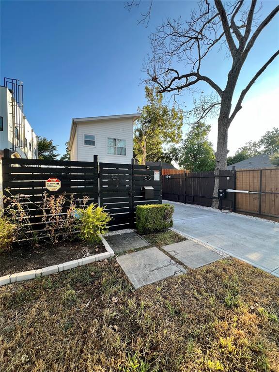 Photo - 612 E 29th St