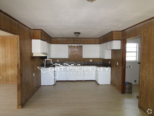 Building Photo - Beautiful Single Family Home