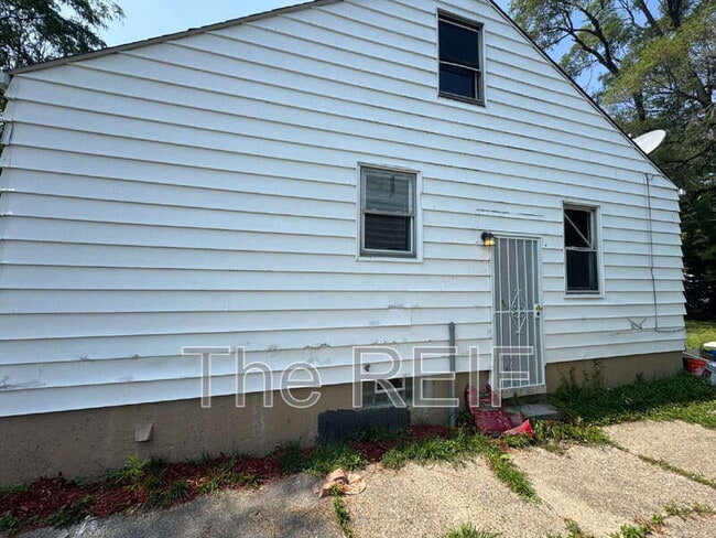 Photo - 18941 Elkhart St