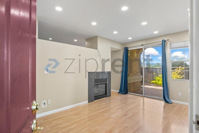 Photo - 916 Del Avion Ln