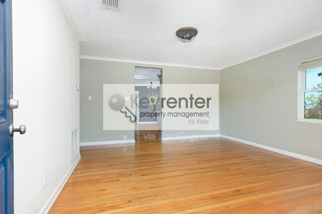 Photo - 983 47th Ave N