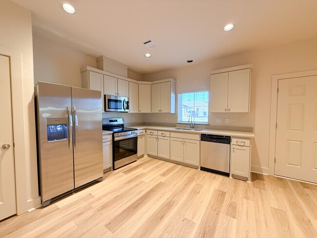 Photo - 104 Kirkland St