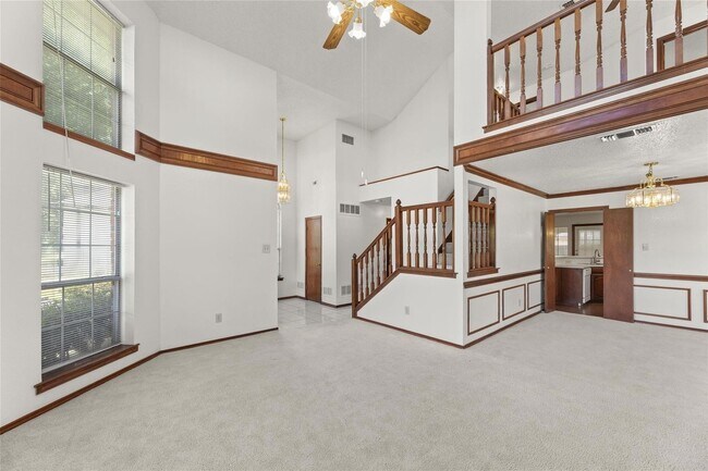 Photo - 1423 Holveck Dr