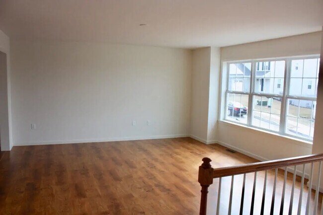 Photo - 760 Oak Leaf Ln