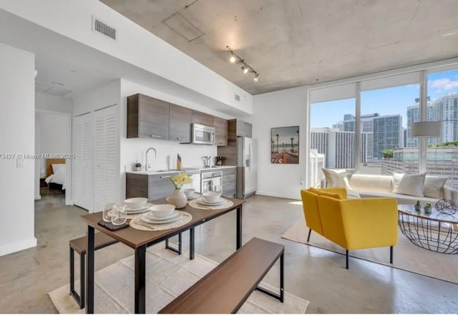 Photo - 151 SE 1st Ave Unidad #