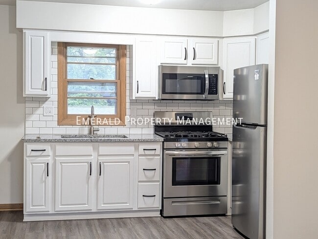 Photo - 562 N Mulford Rd Unit 4