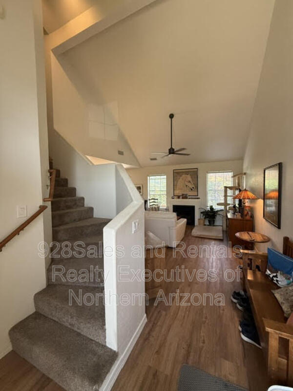 4110 E Village Cir