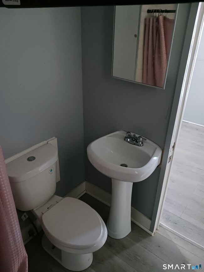 Building Photo - 28 Crescent St Unit 2