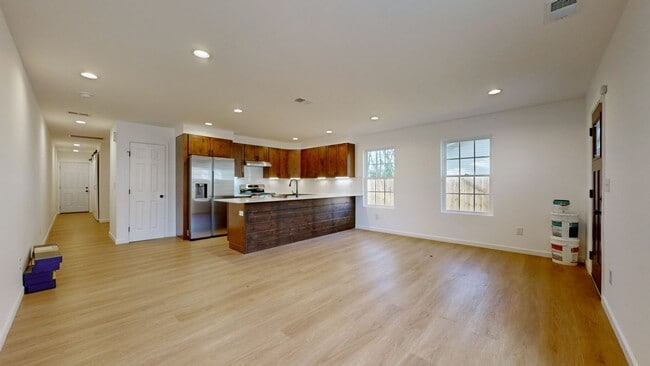 Photo - 538 E State St